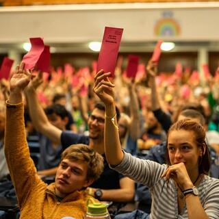 Abstimmungen beim Bundesjugendleitertag 2019, Foto: JDAV/Silvan Metz