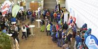 Die Infostände im Foyer waren gut besucht. Foto: JDAV/Ben Spengler