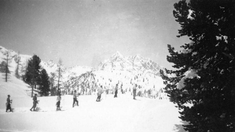 Jungmannschaft der Sektion München beim Aufstieg zur Hochscheibe, 19. April 1935 bis 22. April 1935, Fotograf Karl Zeh, Quelle: DAV-Archiv