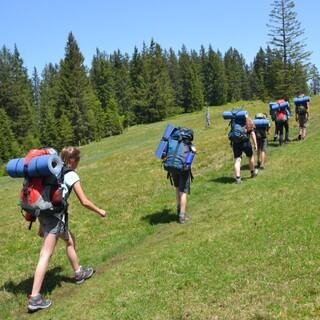 Jugendliche beim Wandern. Foto: JDAV/Chris Malina