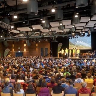 Volles Plenum bei der Bundesjugendversammlung 2023, Foto: JDAV/Silas Wagner