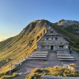 Die Pfälzer Hütte im Abendlicht, Foto: JDAV/Daniel Sautter