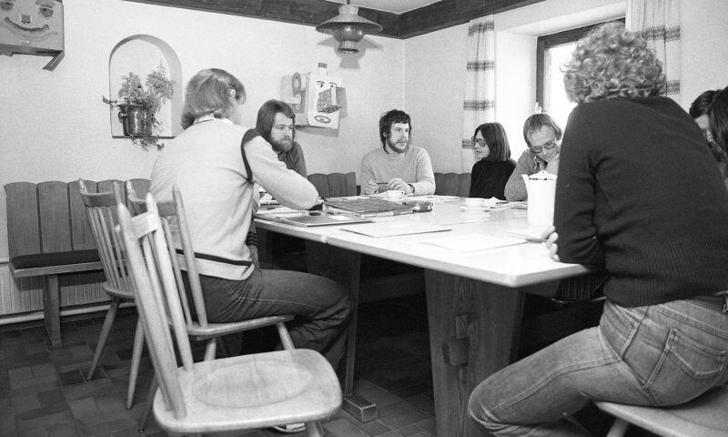 Eine der ersten Schulungsteamssitzungen in der neuen Jubi Burgberg am 21. Januar 1987 unter Leitung von Lotte Pichler (mit Brille), Foto: Klaus Umbach