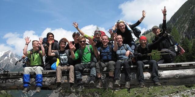 Zufriedene Gruppe bei der Fortbildung "Leiten durch Persönlichkeit", Foto: JDAV/Florian Bischof