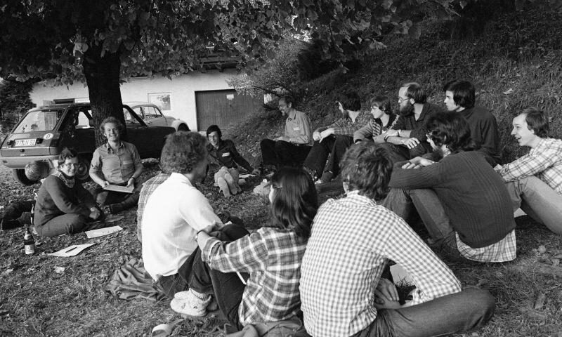 Jugendleiter*innen aus NRW im Garten der Jubi, Foto: Klaus Umbach