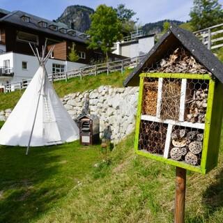 Selbstgebautes Insektenhotel im Garten der Jubi, Foto: Jubiarchiv