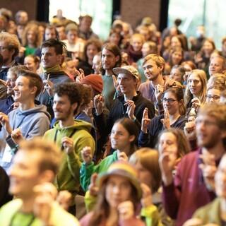 Fingerübungen in den Sitzungspausen der BJV, Foto: JDAV/Silas Wagner