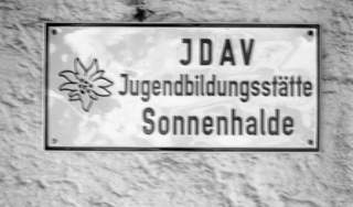 Schild der Jugendbildungsstätte