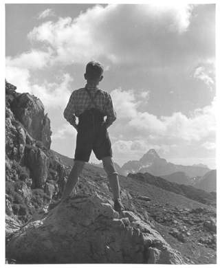 historisches-bild-junge-vor-hochvogel-hannes-boneberger_id84880.jpg